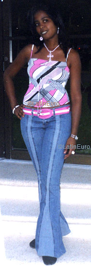 Date this foxy Dominican Republic girl Angelina from Santo Domingo N2711
