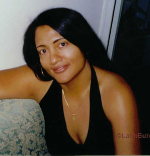 Date this good-looking Dominican Republic girl Caridad from Santo Domingo N2785