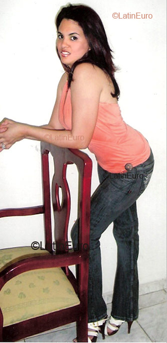 Date this hard body Dominican Republic girl Danyeli from Santiago N297
