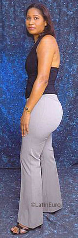 Date this tall Dominican Republic girl Santa from Santiago N3145