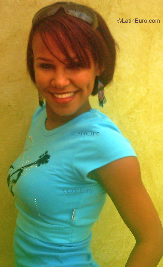 Date this attractive Dominican Republic girl Yahelianny from San Francisco de Macoris N359