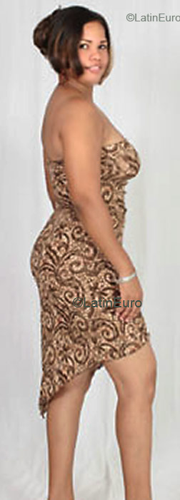 Date this tall Dominican Republic girl Yasmin from Santiago N437