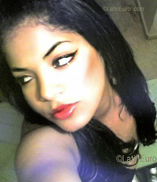 Date this stunning Dominican Republic girl Luz from Santo Domingo N479