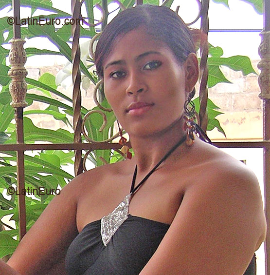 Date this attractive Any Country girl Leonora from  N511