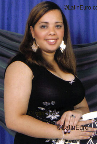 Date this attractive Dominican Republic girl Anneika from San Cristobal N609
