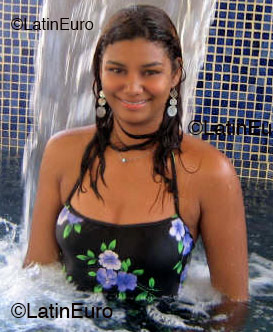 Date this nice looking Dominican Republic girl Lenny from Santo Domingo N71