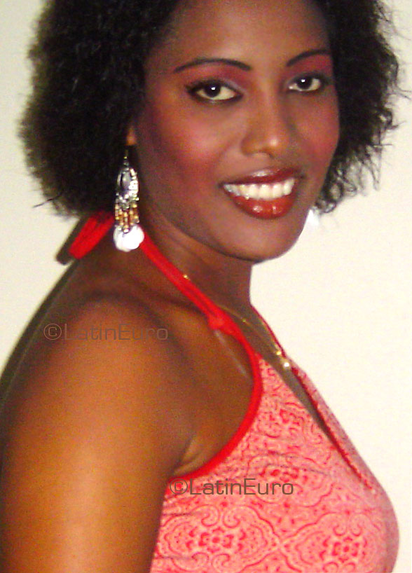 Date this nice looking Dominican Republic girl Clarivel from Santo Domingo N817