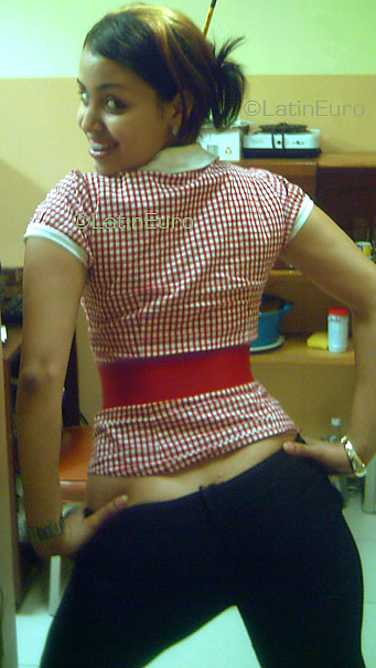 Date this nice looking Dominican Republic girl Kenia from Santo Domingo N841