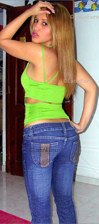 Date this gorgeous Dominican Republic girl Solenny from Santo Domingo N842