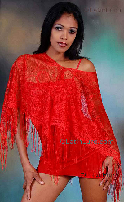 Date this good-looking Dominican Republic girl Desire from Santiago N856
