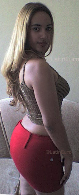 Date this attractive Dominican Republic girl Yenny from Santiago N858