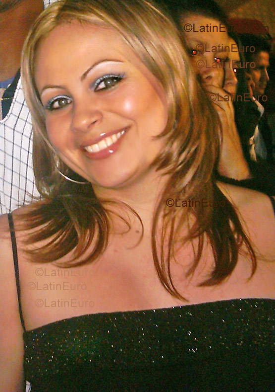 Date this attractive Colombia girl Juliana from Cali C8919