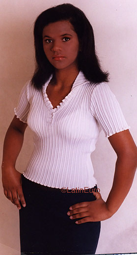 Date this lovely Brazil girl Nivea from SAO PAULO B9632
