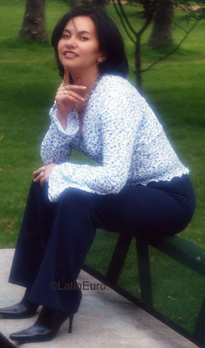 Date this hot Colombia girl Doris from Bogota C9973