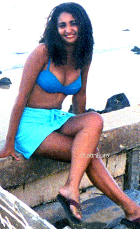 Date this attractive Brazil girl Stella from MACEIO B8803