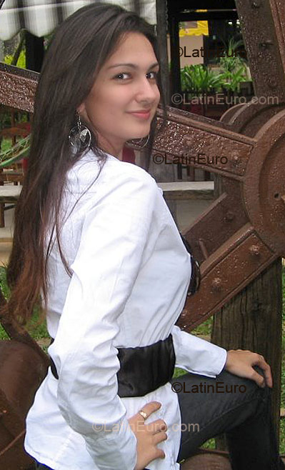 Date this funny Brazil girl Raphaella from Belo Horizonte BR63