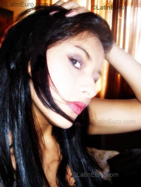 Date this tall Colombia girl Laura from Bogota CO44