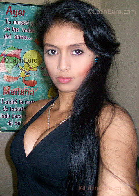 Date this happy Colombia girl Cindy Paola from Barranquilla CO82