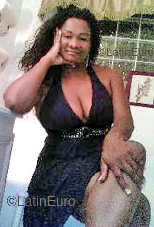 Date this gorgeous Colombia girl Raquel from Buenaventura US82