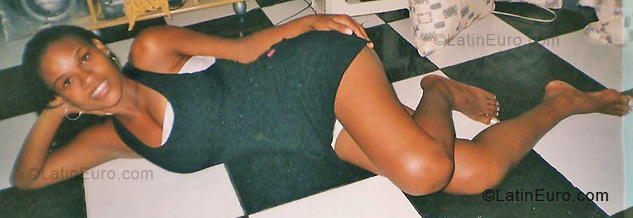 Date this attractive Brazil girl Raquel from Salvador BR5894