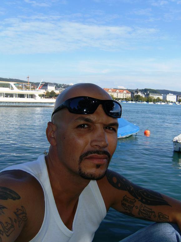 Date this gorgeous Switzerland man CH1 from Montreux CH1