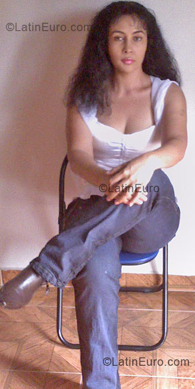 Date this delightful Colombia girl Josefina from Cali CO161