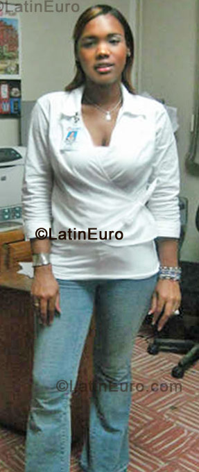 Date this nice looking Dominican Republic girl Diana from Santo Domingo DO292