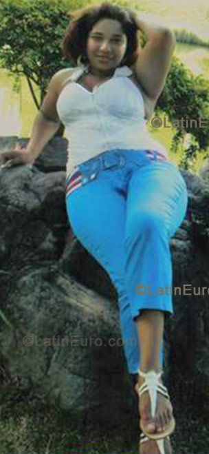 Date this exotic Dominican Republic girl Indhira Elaine from Santo Domingo Oriental DO302
