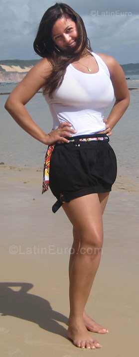 Date this nice looking Brazil girl Andrea from Mossoro BR441