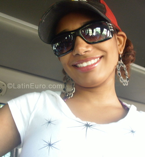 Date this pretty Dominican Republic girl Elizabeth from Santiago DO316