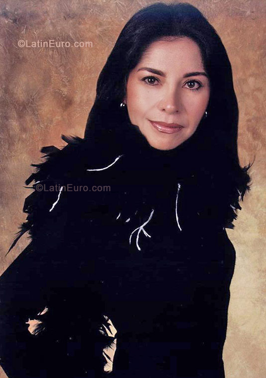 Date this attractive Colombia girl Claudia Marcela from Bogota CO338