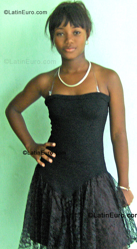 Date this nice looking Dominican Republic girl Anaisabel from San Cristobal DO340