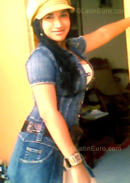 Date this charming Colombia girl Karen from Cartagena CO374