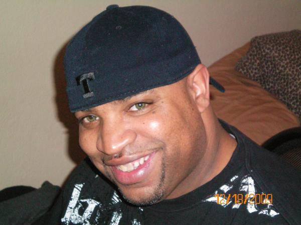 Date this sultry United States man Ron from Dallas US1138