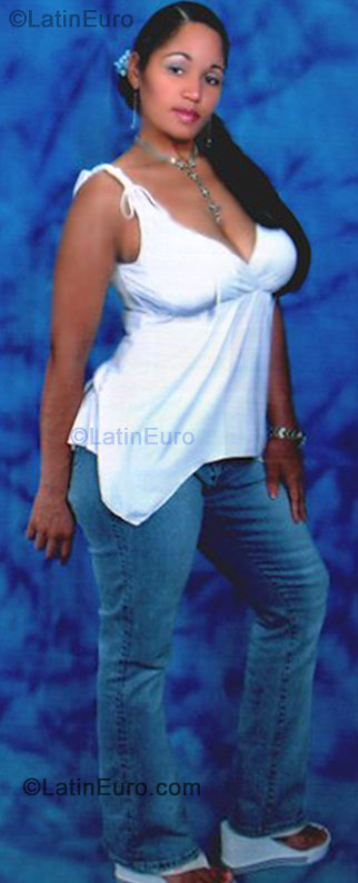 Date this foxy Dominican Republic girl Ivon-Domin from Santo Domingo DO368