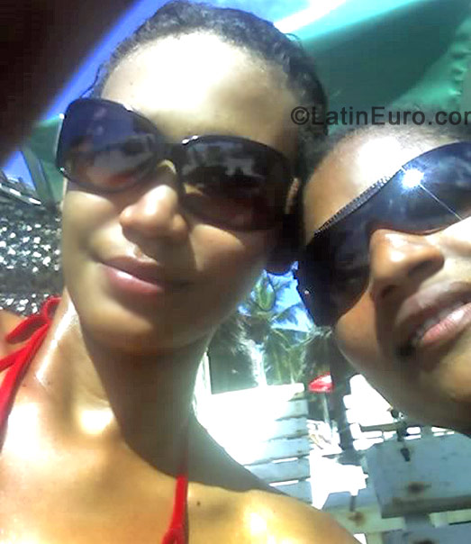 Date this happy Brazil girl Jullyana Rafaelly from Pernambuco BR545