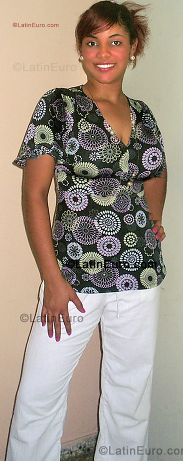 Date this sultry Dominican Republic girl Yamileth from Santo Domingo DO398