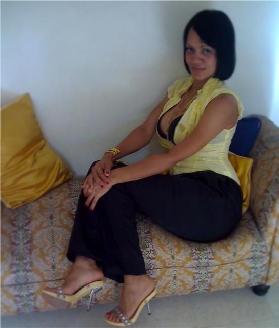Date this sultry Dominican Republic girl Angie from Santiago DO435