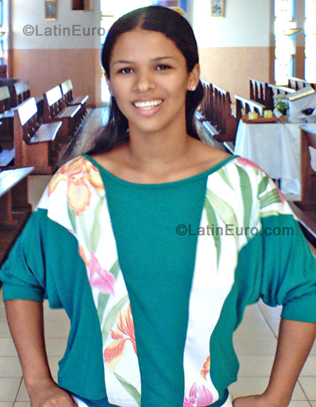 Date this sultry Brazil girl Adriana from Ituiutaba BR697