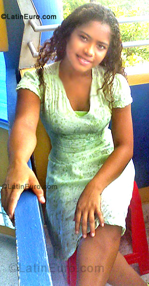 Date this pretty Colombia girl Carolain from Barranquilla CO509