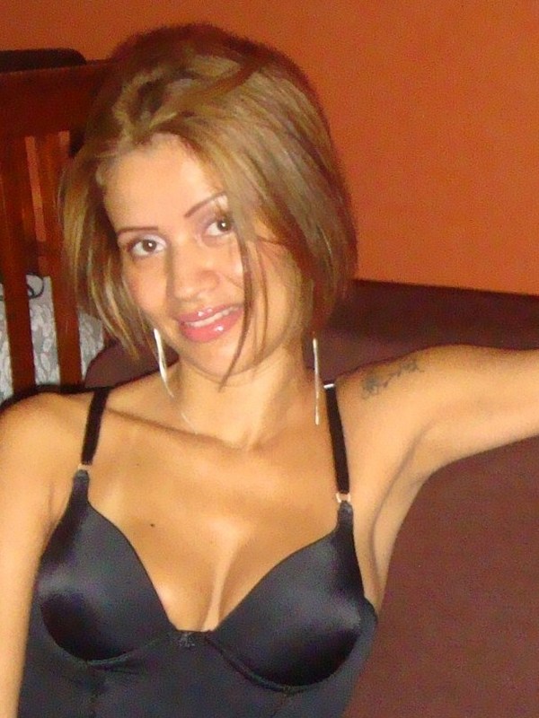 Date this good-looking Brazil girl Geovanaferraz from Santos BR767