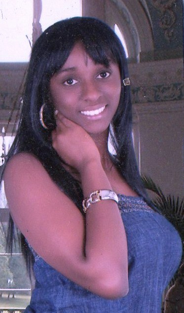 Date this happy Colombia girl Tati from Cali CO549