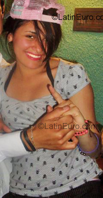 Date this lovely Colombia girl Flor from Bogota CO556