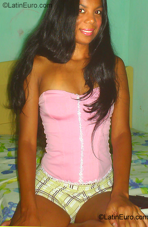 Date this sensual Brazil girl Cristiane from Salvador BR884