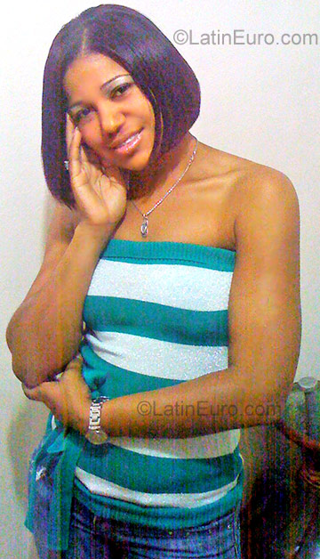 Date this cute Dominican Republic girl Yoselin from Santo Domingo DO694
