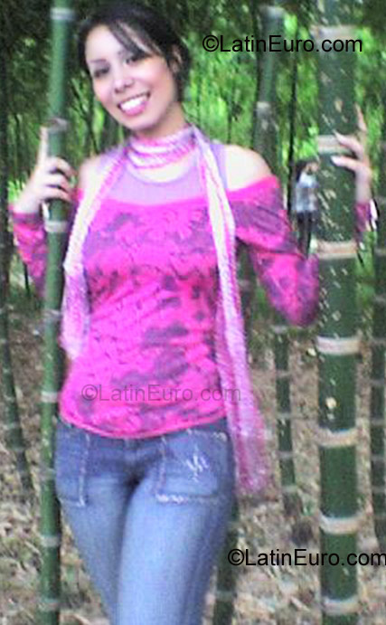 Date this nice looking Colombia girl Andrea from Medellin CO645