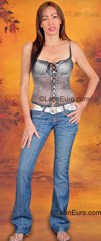 Date this georgeous Colombia girl Luz Maria from Cartago CO653