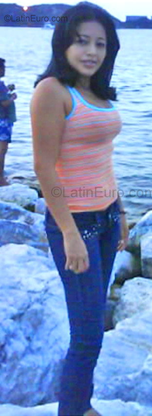 Date this lovely Colombia girl Lindsay from Barranquilla CO658