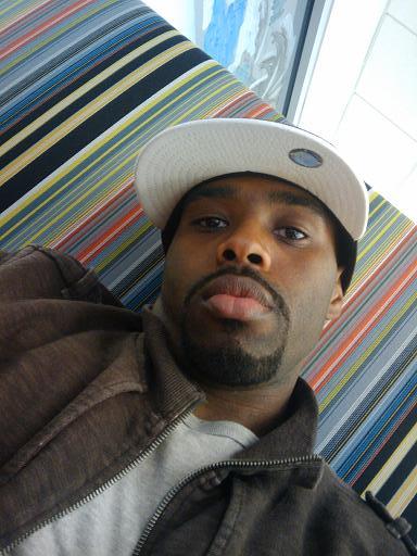 Date this stunning United States man Nigel from Philadelphia US2050