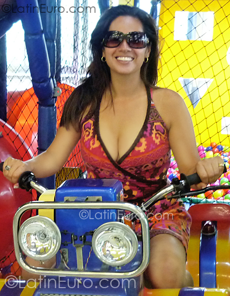 Date this nice looking Colombia girl Sandra from Manizales CO666